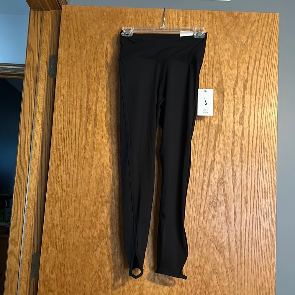 Nike Yoga Black High-Rise Cross-Over 7/8 Leggings